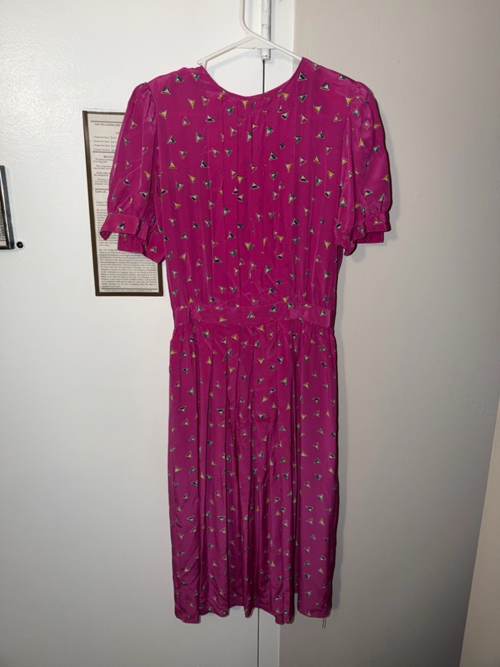 Magenta Short-Sleeve Midi Dress with Subtle Triangle Print